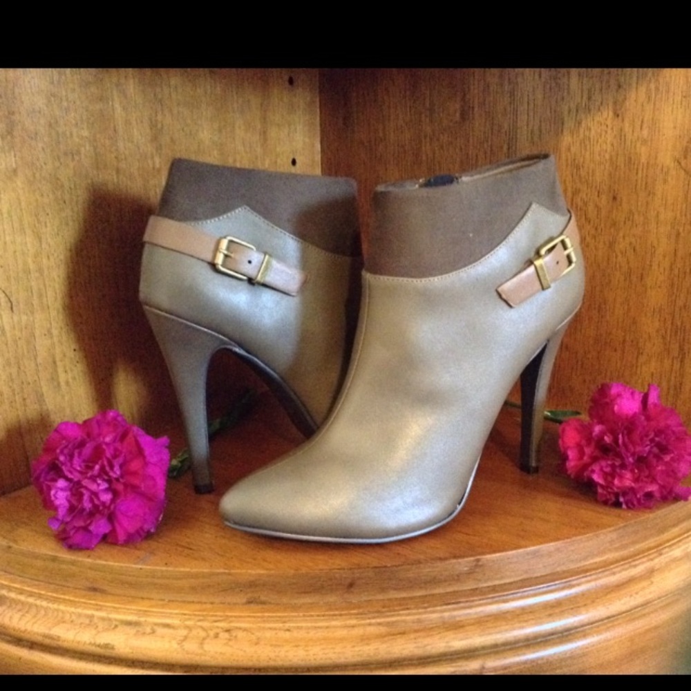 ANKLE BOOTS